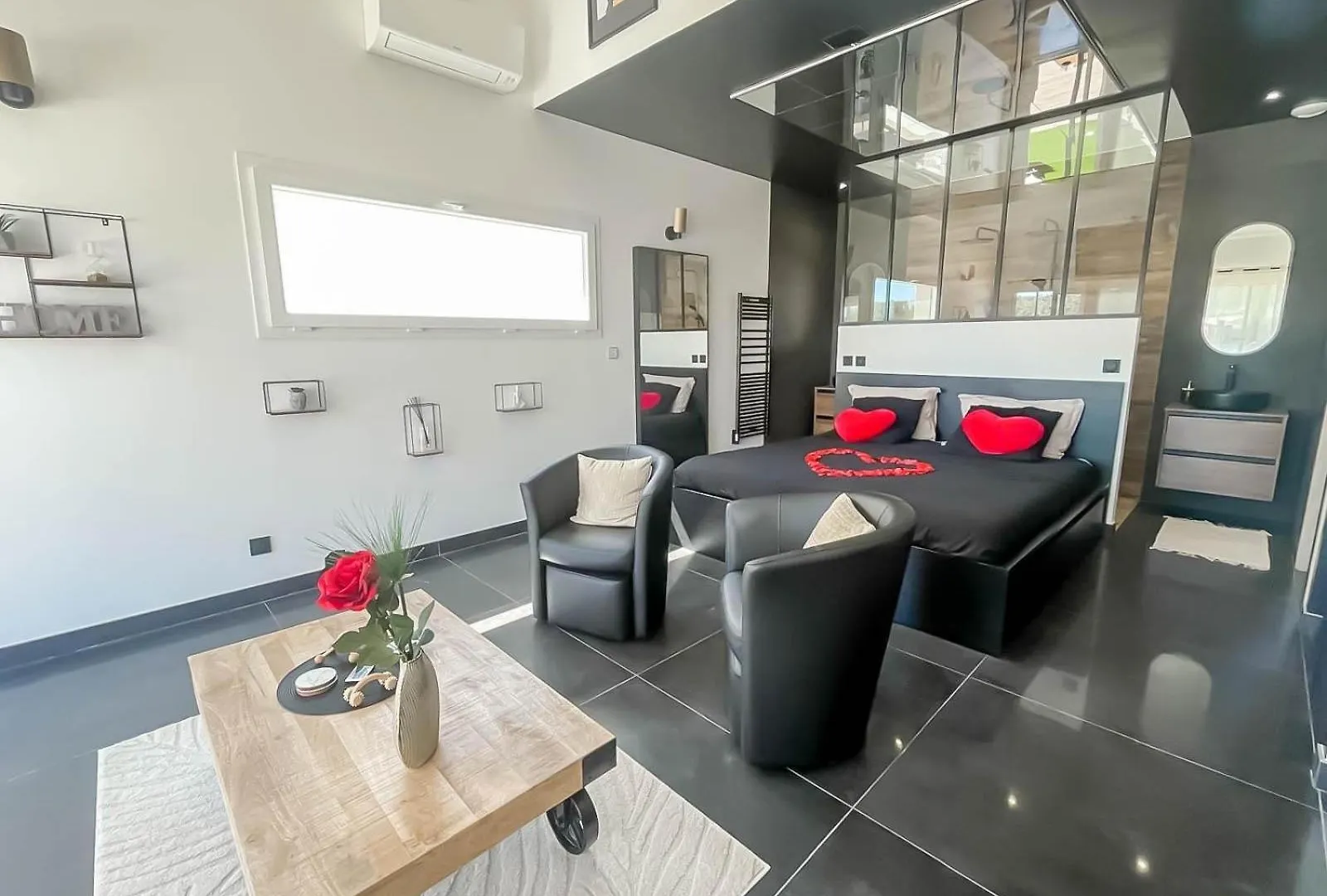 Suite Avec Jacuzzi Et Piscine Rosières 0*,  Francie